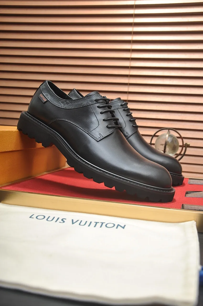 Men's men's shoes 💰560💶 [LV] (original single cowhide lining) 🍀LV's latest genuine leather business suit shoes are launched simultaneously on the official website. The first-layer cowhide imported from Italy is made of heavy gold, 💥1:1 rubber outsole from the official website. Versatile to wear, high-end without losing class, and the color combination is extraordinary. This four-season style is alluring when worn on your feet, showing off your big-name flair. Standard code 38-44 (45 customized)